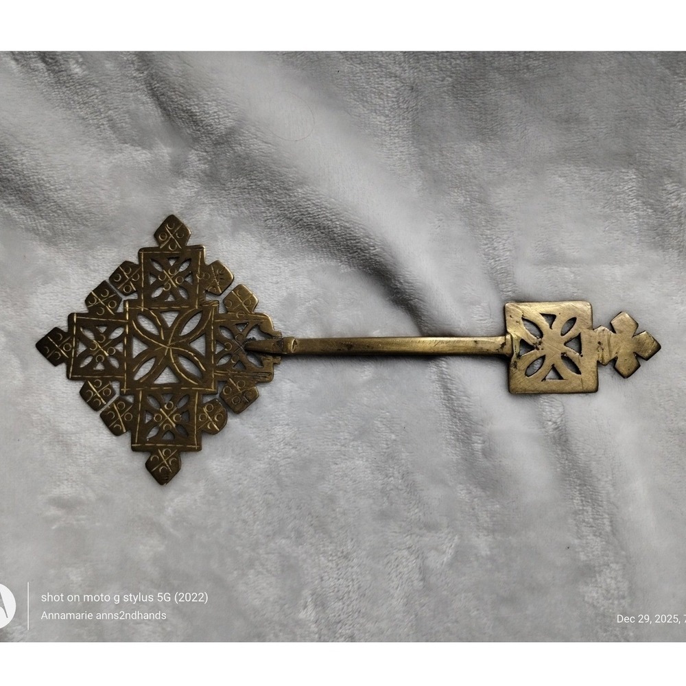 Vintage Brass Ornate Skeleton Key Wall Decor Gothic Medieval Style - Picture 6 of 10
